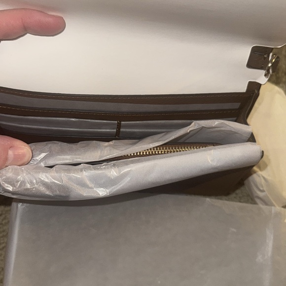 Brand new Tory Burch Wallet crossbody - Picture 4 of 5